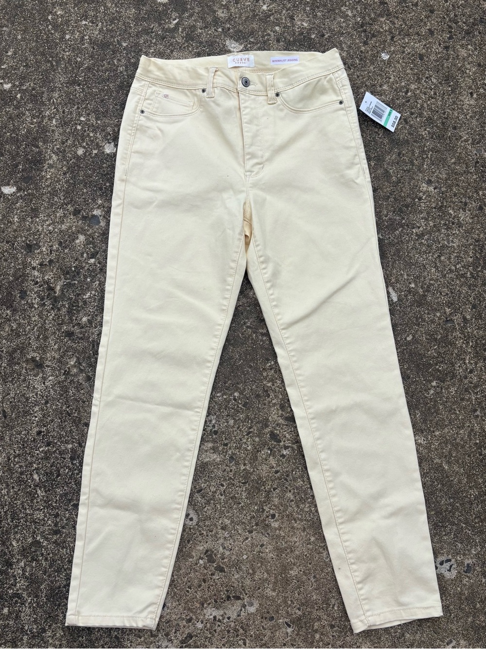 Cropped Skinny Jeans in Soft Cream - Curvy Fit
